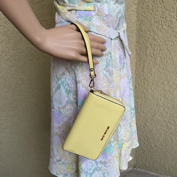 Michael Kors Jet Set Travel Lg Flat Multifunctional Phone Case-Wristlet-Wallet - Picture 4 of 16